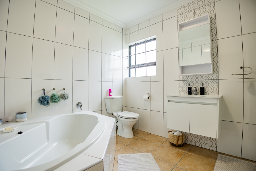 3 Bedroom Property for Sale in Uitzicht Western Cape